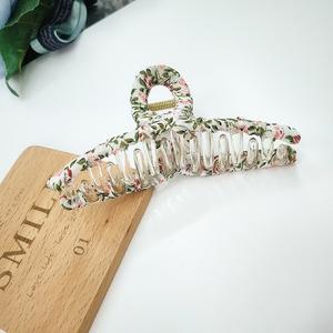 MIO ผ้าครอบคลุมคลิปกรงเล็บ<span class=keywords><strong>ผม</strong></span>แบบกําหนดเองรูปสี่เหลี่ยมผืนผ้าข้ามสําหรับ<span class=keywords><strong>ผม</strong></span><span class=keywords><strong>ผู้หญิง</strong></span>สาวดอกไม้สดคลิปฉลาม<span class=keywords><strong>ผม</strong></span><span class=keywords><strong>หนา</strong></span> - Product Image 5