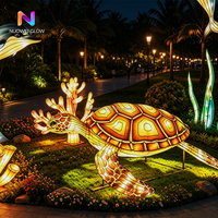 Ensemble de lanternes en fer NUOWEI GLOW de grande taille avec des motifs marins (Dauphins, Tortues Marines, Algues). Lumières LED intégrées, durables et étanches