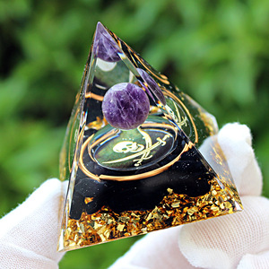 Pirámide de Cristal de Amatista con Diseño de Calavera Pirata, Adorno de Escritorio de Resina, Regalo de Feng Shui - Product Image 2