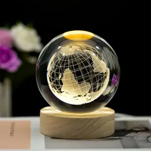 Lampe à illusion 3D Galaxy Warm Light Crystal Ball Lampe à base de bois Lampe à base de bois Veilleuse pour cadeaux d'anniversaire Lampe de nuit 3d