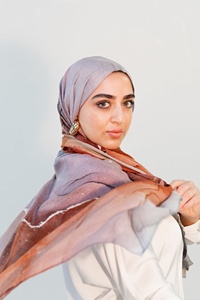 Hijab de luxe imprimé en feuille d'or pour femme, matériau non transparent, associé à un sous-capuchon exquis, adapté aux occasions haut de gamme - Product Image 4