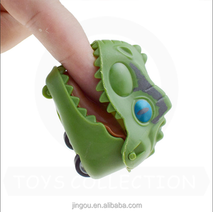 Venta al por mayor de coches de juguete de dinosaurio de plástico JO con mecanismo de retroceso, divertidos para morder el dedo, para niños, empaque en cápsula de 5 cm - Product Image 2