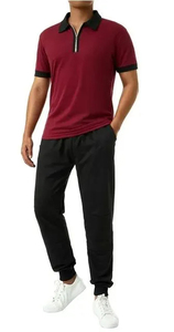 Polo de manga corta de poliéster de color puro táctico para deportes al aire libre de color rojo vino de contraste - Product Image 3