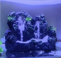 Décoration en résine de cascade de roche de grotte de paysage de montagne d'aquarium avec du sable blanc pour le salon et les aquariums de bureau