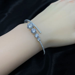 Vendita calda S925 braccialetti in argento Sterling VVS 1CT Moissanite regolabile aperto elegante bracciale con diamanti fatti a mano da donna - Product Image 5