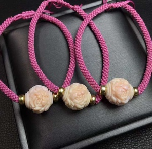 Pulsera <span class=keywords><strong>de</strong></span> Plata <span class=keywords><strong>de</strong></span> Ley con Dijes <span class=keywords><strong>de</strong></span> Concha Natural Rosa y Flor, Joyería Artesanal Hecha a Mano - Product Image 5