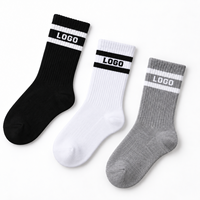 Chaussettes noires rayées blanches personnalisées, chaussettes mi-mollet en tricot côtelé, chaussettes avec logo incrusté et motifs personnalisés, couleurs d'équipe