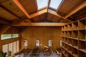 Forêt de montagne Maison d'hôtes moderne en rondins Ambiance sereine et chaleureuse Mur-rideau en verre et aménagement ouvert Maisons en bois pour la maison - Product Image 6