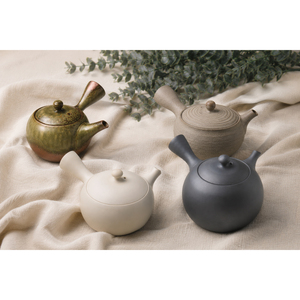 Théière Kyusu en céramique japonaise au design moderne, contemporain et minimaliste, de qualité sensationnelle - Product Image 1