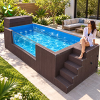 Piscine hors sol en fibre de verre de qualité marine, intégrée au terrassement extérieur, avec jacuzzi spa haut de gamme pour l'extérieur.