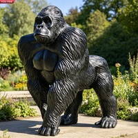 Sculpture de gorille réaliste grandeur nature en bronze noir YOUFINE pour l'aménagement paysager extérieur