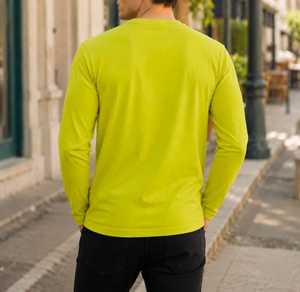 Camiseta de Manga Larga para Hombre, Color Amarillo Neón Sólido, Cuello Redondo, Tejido de Punto, Estilo Casual - Product Image 1
