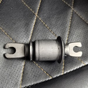 Bague de bras de suspension inférieur du fabricant 84662074 pour Buick Envision Chevrolet Equinox, pièce de rechange en caoutchouc - Product Image 1