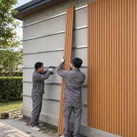 Revêtement mural extérieur en composite rainuré anti-oxydation en WPC pour la décoration de l'enveloppe des murs extérieurs des maisons conteneurs