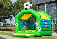 Château gonflable de football de qualité commerciale avec une grande balle sur le dessus pour les jeux d'enfants en plein air