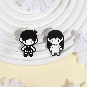 Hoogwaardige zwart-wit pixel-stijl minifiguur psychologische horror RPG game metalen emaille reversspeldjes broche voor rugzakken - Product Image 1