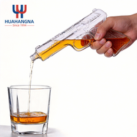Ensemble de carafe à whisky amusante en forme de pistolet, artisanale et portable, avec verre à whisky en verre sans plomb et coffret cadeau en bois pour hommes