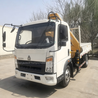 Camion grue SINOTRUK HOWO 4x2, moteur Weichai 116 CV, grue à flèche pliante hydraulique de 3,2 tonnes, boîte de vitesses, roulement Euro 3