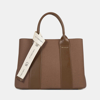 Produsen Tas Chrisbella Cina Desain Tas Tangan Gaya Klasik Jangka Panjang Logo Kustom Grosir Tas Wanita PU dengan Logo Logam