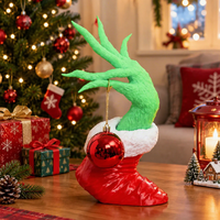 Décoration murale style Grinch avec ornement boule rouge, monstre vert à suspendre, décorations festives pour Noël et fêtes à la maison