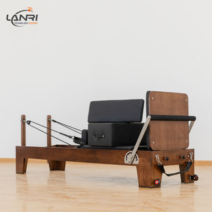 Macchina Reformer per Pilates in Legno di Noce Resistente Attrezzatura per Equilibrio Fitness Allenamento a Casa e in Palestra - Product Image 1