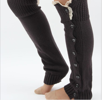 Chaussettes hautes pour femme, vente chaude 2024, avec boutons et dentelle, pour l'hiver, chaussettes de bottes, mode, hauteur genou, fabrication directe, chaussettes en tricot torsadé avec boutons