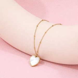 เครื่องประดับสั่งทำ ชุบทอง 18K ไม่ลอก ไม่ดำ กันน้ำ จี้รูปหัวใจมุกเปลือกหอย สร้อยคอสแตนเลส ขายส่ง - Product Image 6