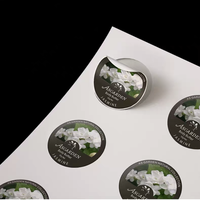 Autocollant d'étiquette étanche personnalisé en PVC Feuilles de papier Rouleau d'autocollant pour bouteille cosmétique