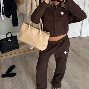 Completo da <span class=keywords><strong>Donna</strong></span> Autunno Inverno 2025 di Tendenza, Abbigliamento Femminile all'Ingrosso, Completo Due Pezzi di Alta Qualità con Pantaloni della Tuta e Felpa con Cappuccio - Product Image 1