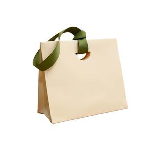 Sac cadeau en papier noir de qualité supérieure avec poignée en ruban, fabriqué sur mesure pour une image de marque de luxe et des événements exclusifs - Product Image 6