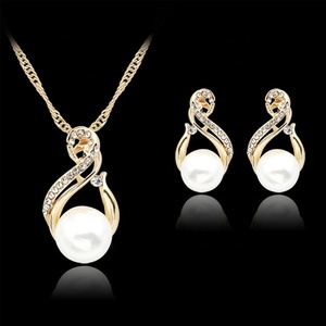 Set di Gioielli in Acciaio Inossidabile alla Moda con <span class=keywords><strong>Collana</strong></span> <span class=keywords><strong>e</strong></span> <span class=keywords><strong>Orecchini</strong></span> per Donna - Product Image 3