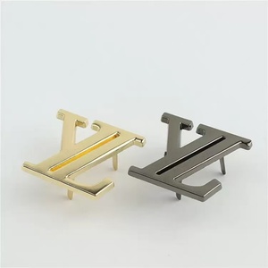 Étiquettes de logo en métal de haute qualité pour sacs à main, accessoires durables et élégants - Product Image 3