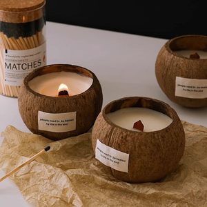 Bougie écologique 100% naturelle parfumée à la cire de soja dans des coupelles de noix de coco, petite bougie en coquille de noix de coco parfumée - Product Image 1