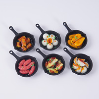 Mini pendentif poêle jouet promotionnel de 4 cm, décoration amusante pour sac et clés, poêle intégrée pour faire frire des galettes et des crevettes séchées.