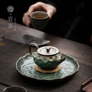 Théière en céramique rétro, forme irrégulière, martelée et dorée, avec couvercle, pour le thé Kung Fu - Product Image 2