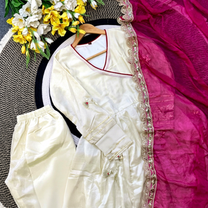 Conjunto de Salwar Kameez Blanco Bordado a Mano con Trabajo Gottapatti, Dupatta Rosa, Traje Tradicional Indio Pakistaní para Mujer, para Bodas y Fiestas - Product Image 5