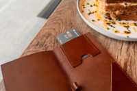 Porte-ordres rétro en similicuir personnalisé avec logo estampé à chaud, pochette de serveur en cuir pour restaurant, porte-chèques avec fente pour cartes