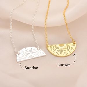 Collares de Moda al por Mayor de Acero Inoxidable para Mujer, Colgante de Media Luna con Dije de Amanecer y Atardecer para la Amistad - Product Image 4