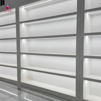 Sundo Sundo : Projet de pose clé en main pour opticien, vitrine de présentation de lunettes, comptoir, aménagement intérieur de magasin, fabricant de présentoirs pour lunettes de soleil