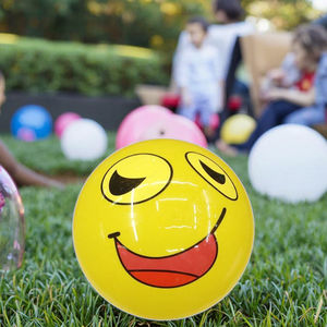 Bola de juguete inflable de PVC con cara de dibujos animados promocional de 9 pulgadas, nuevo artículo de regalo de plástico para que jueguen los estudiantes - Product Image 4