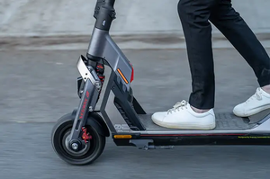 GT1 1400W High Speed Scooter with 11inch Fold 900 Lumens LED <b>Lighting</b> 58.8V Motor Load 150 kg Range 70km Per Charge - Product Image 6