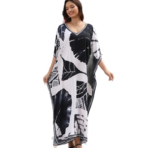 2025 nuevo diseño rayón Casual verano <span class=keywords><strong>playa</strong></span> cubrir vestido estampado geométrico suelto gran bata hogar de talla grande caftán para <span class=keywords><strong>mujer</strong></span> - Product Image 1