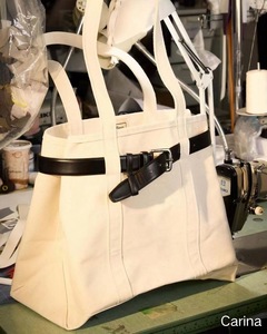 Détaillant en ligne 2025 <span class=keywords><strong>Sac</strong></span> à bandoulière et à double usage en toile beige à la mode et polyvalent Accent de ceinture noire pour femmes - Product Image 2