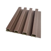 Panel Decorativo de Pared Vertical Acanalado de WPC PVC, Tamaño Personalizado, Moderno, para Hogar, Sala de Estar, Balcón, Precio de Fábrica al por Mayor