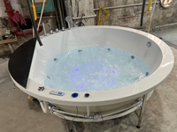 Piscine ronde intérieure pour 4 personnes, grande baignoire spa en acrylique pour patio, panneau intelligent, chauffage à température constante, massage à bulles, surf