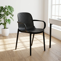 Chaise de salle à manger portable au design simple et confortable, en plastique PP, avec accoudoirs, pour la maison