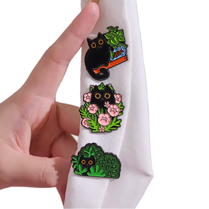 Emblèmes d'animaux Grenouille Chats Renard Épingles en émail personnalisées en alliage de zinc Épingles de revers plaquées or pour vêtements - Product Image 1