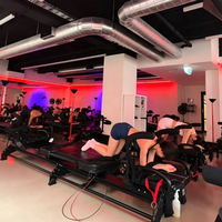 Appareil de Pilates Reformer Commercial à Ressorts Coulissants pour Entraînement Complet du Corps et Équipement de Résistance pour Studio de Fitness