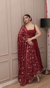 Nouvelle robe de soirée indienne de créateur en faux géorgette lourde, avec broderie et sequins, avec bas et dupatta assortis, réversible, style décontracté - Product Image 6