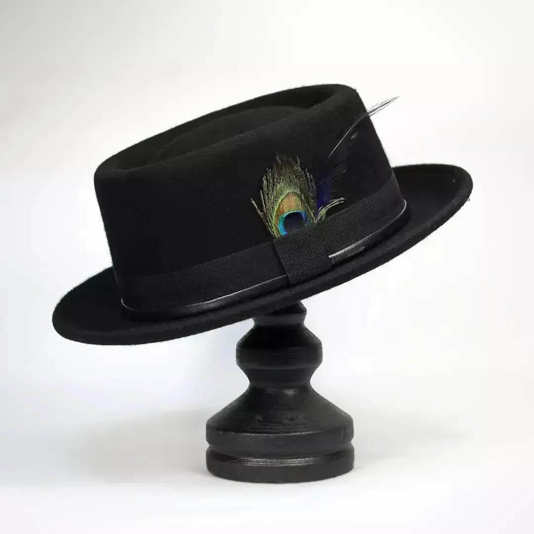 หมวกขนสัตว์ด้านบนกระเป๋าสี่เหลี่ยมทอเข็มขัดตกแต่งแกะสักหลาดหมวกขนนกหมวก Fedora
